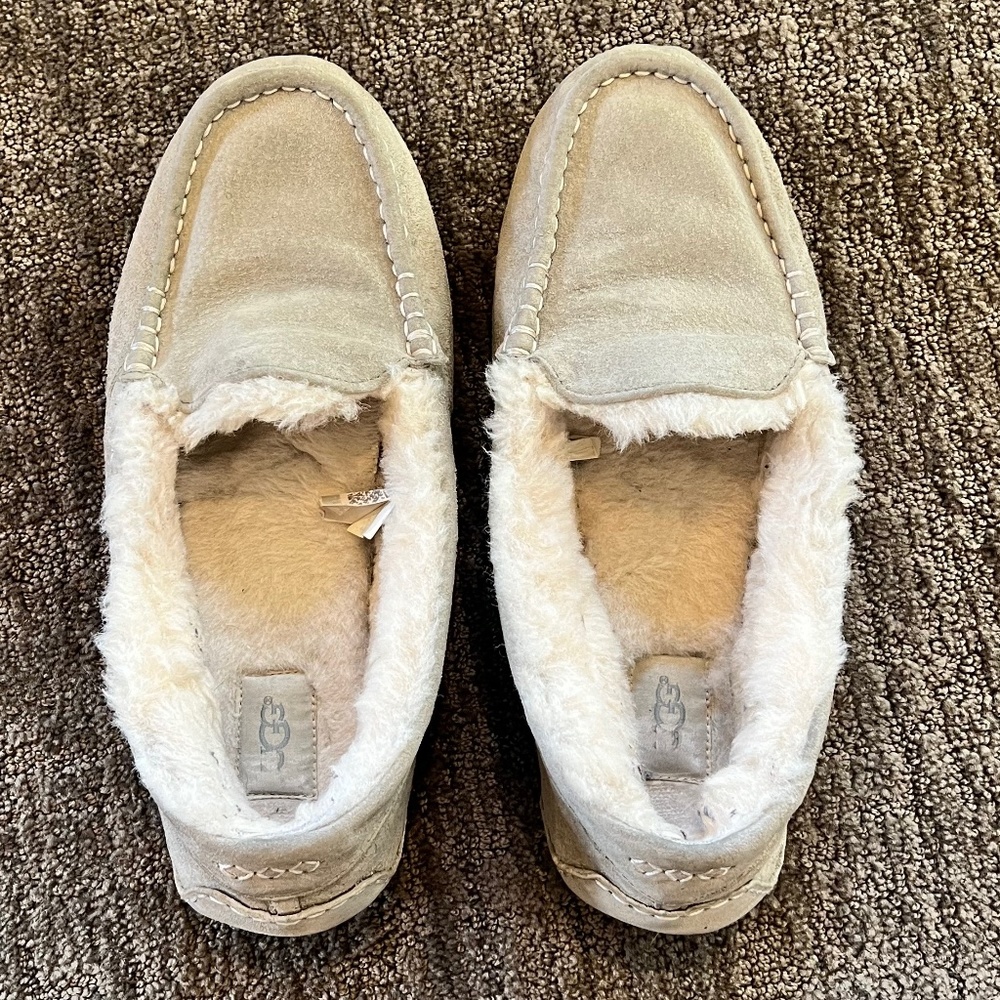 UGG Ansley Light Grey Sheepskin Slippers Size: Woman's 11
